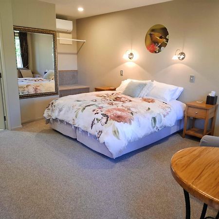 Blue Ridge Studios And Bed & Breakfast Te Anau Esterno foto