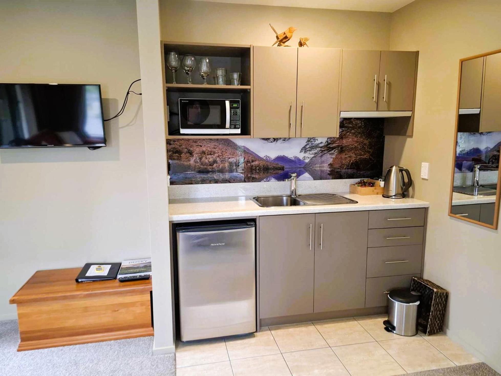 Blue Ridge Studios And Bed & Breakfast Te Anau Esterno foto