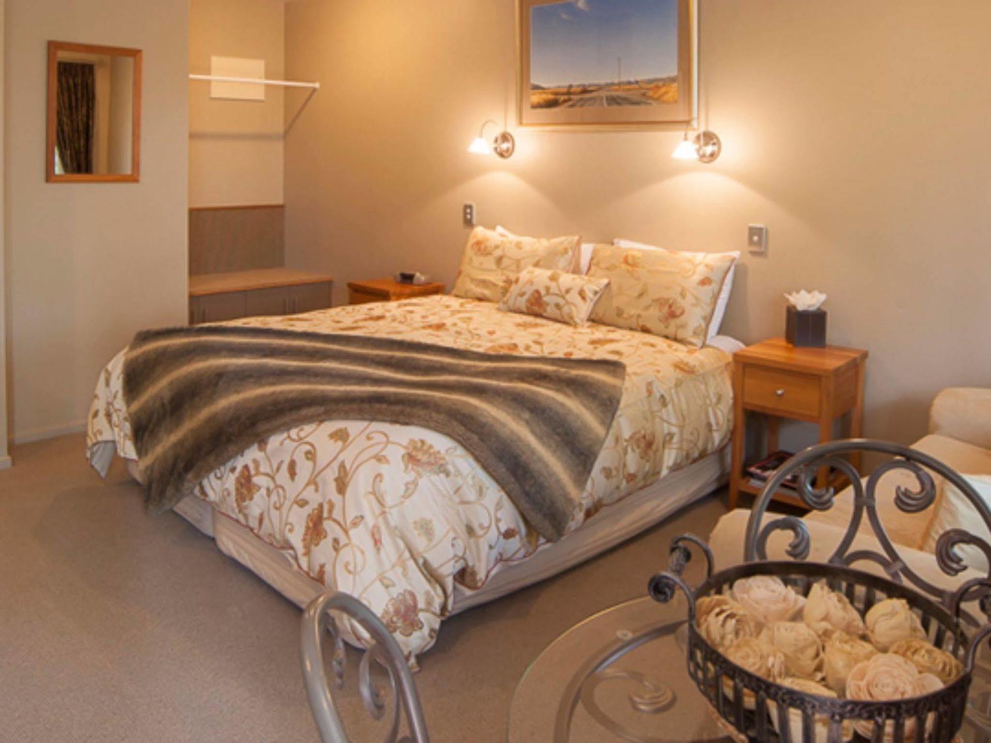 Blue Ridge Studios And Bed & Breakfast Te Anau Esterno foto