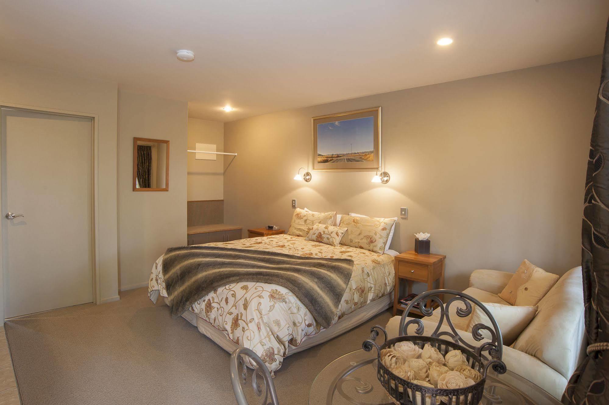 Blue Ridge Studios And Bed & Breakfast Te Anau Esterno foto