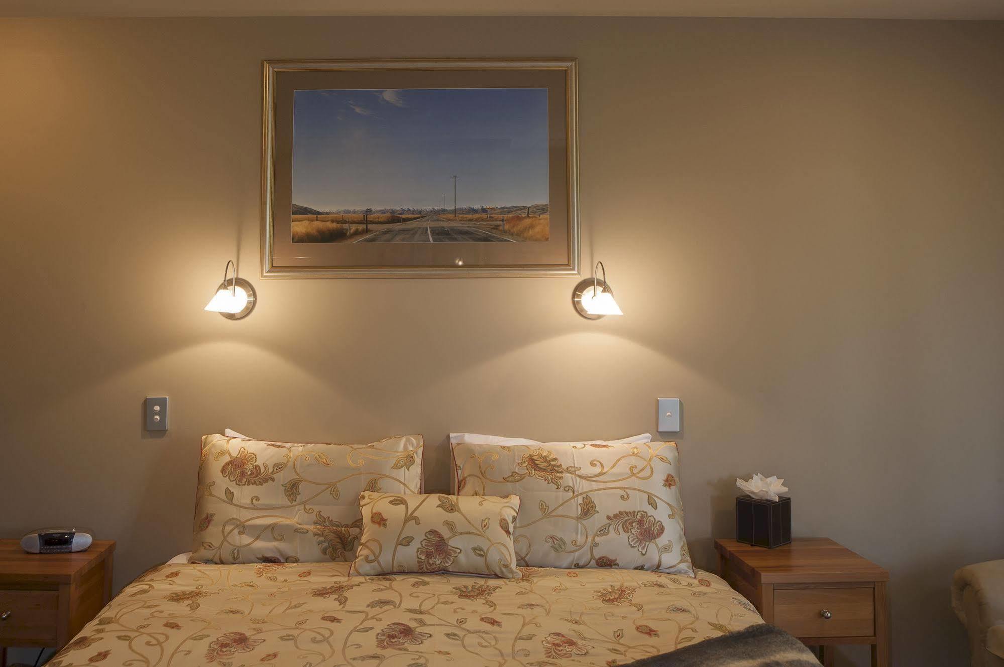 Blue Ridge Studios And Bed & Breakfast Te Anau Esterno foto