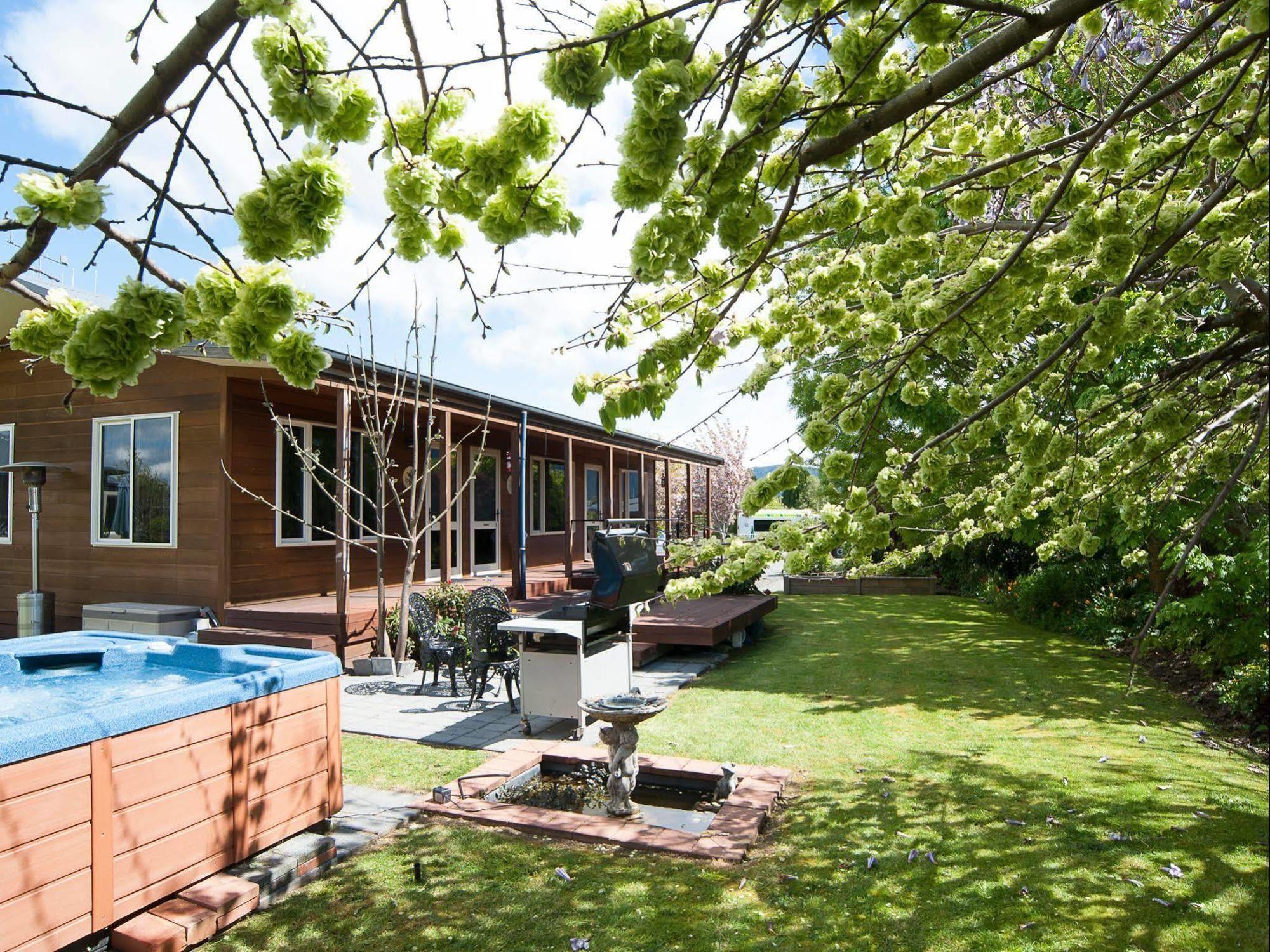 Blue Ridge Studios And Bed & Breakfast Te Anau Esterno foto